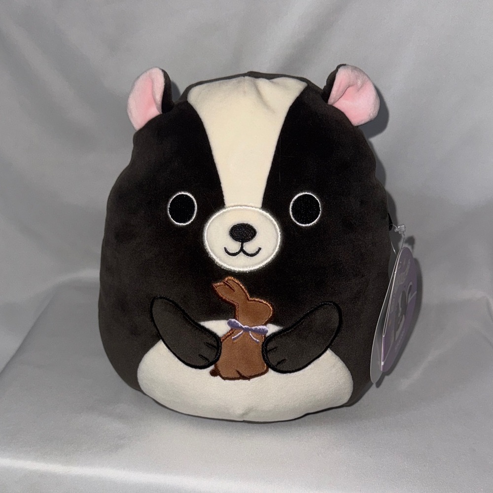 Squishmallows 8” Skyler the Skunk Easter Edition Chocolate Bunny NWT